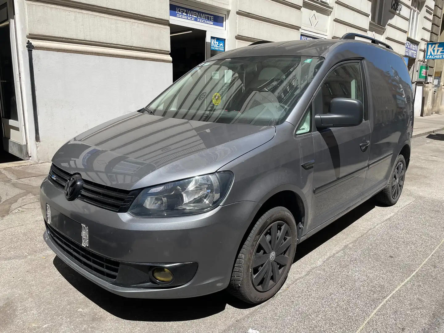 Volkswagen Caddy Caddy Kombi Edition 30 1,6 TDI DPF DSG Edition 30 Grau - 2