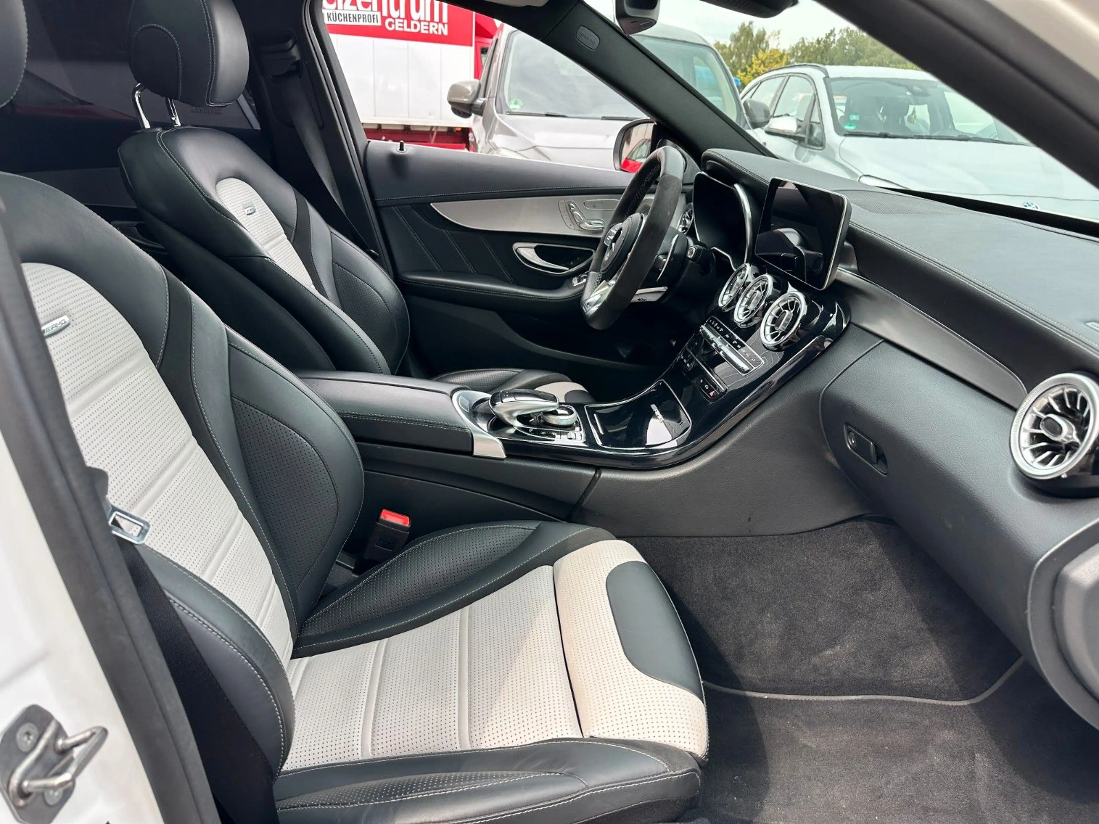 Mercedes-Benz C 63 AMG C Limousine C 63 AMG — photo 11