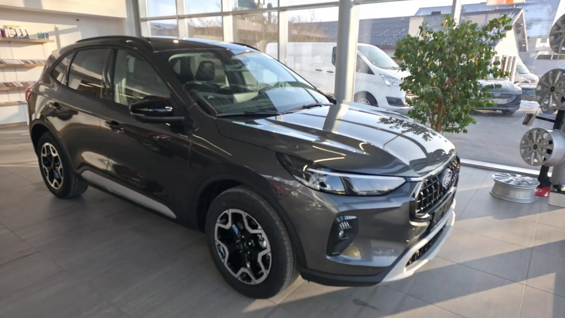 Ford Kuga Hybrid Active X Grau - 1