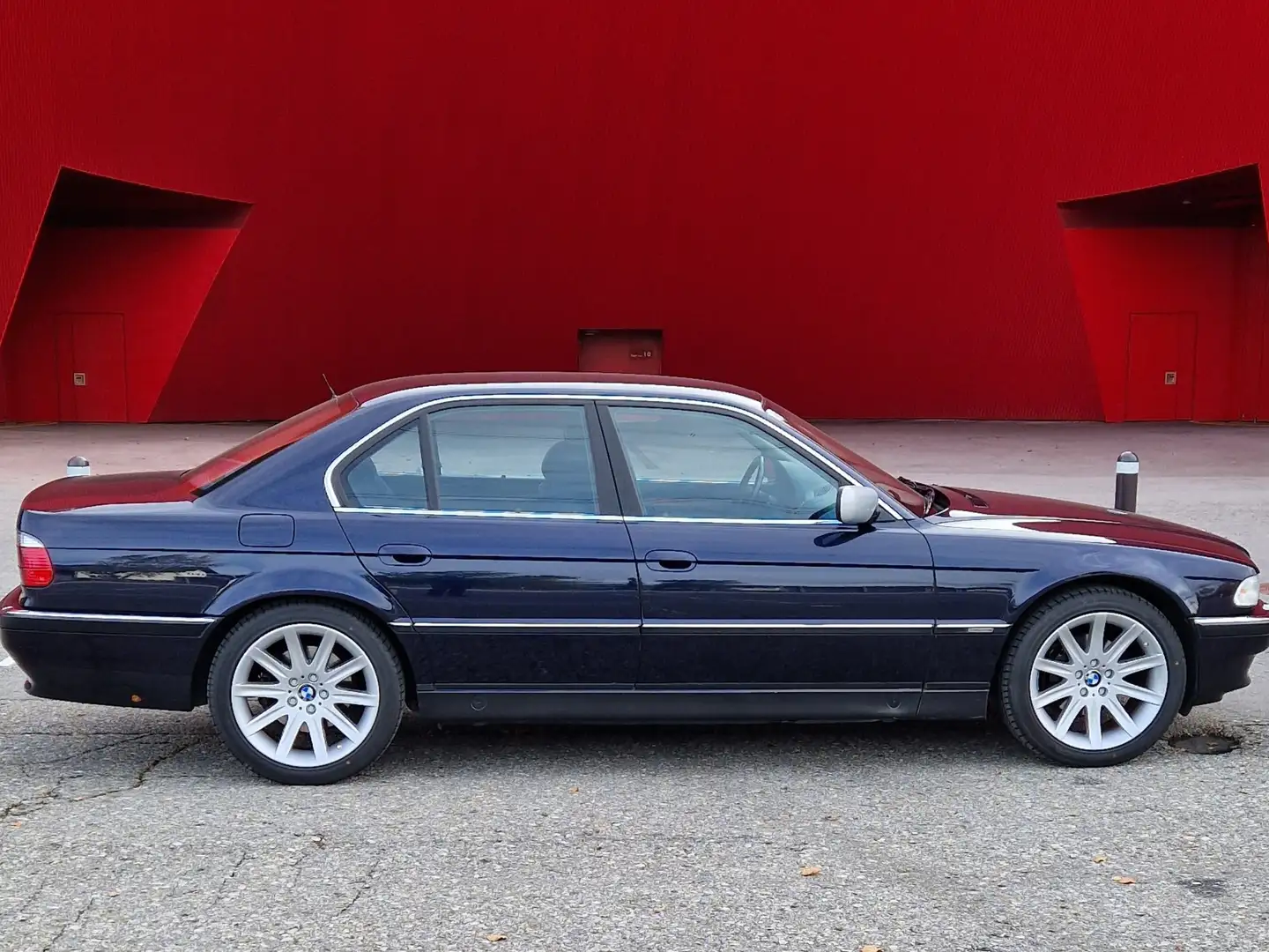 BMW 728 E 38 Blau - 1