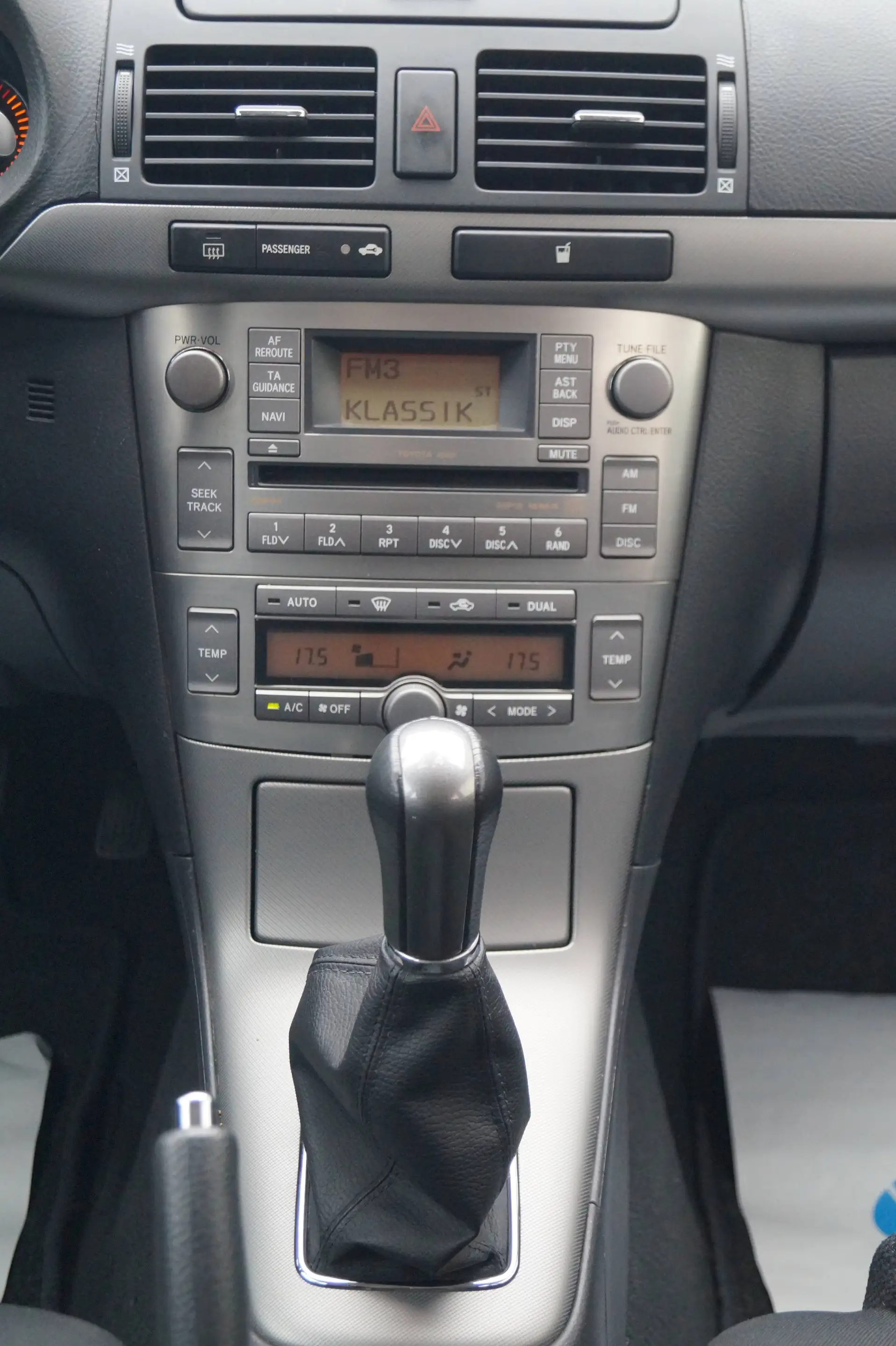 Toyota Avensis 2.0 Sol Standheizung*Tempomat* — photo 12