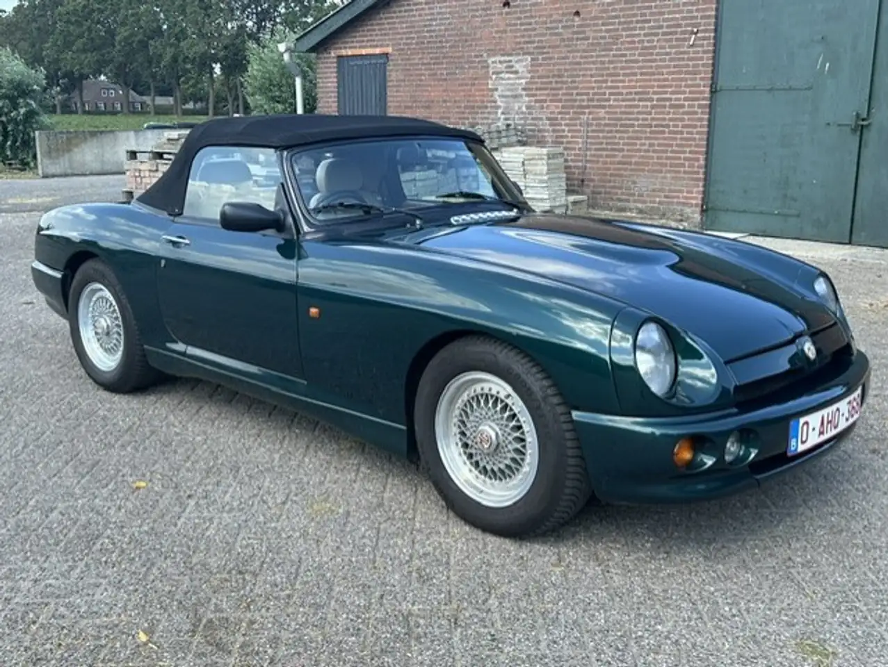 MG RV8 4.0 V8, foto 2