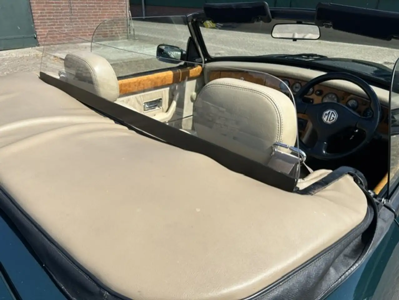 MG RV8 4.0 V8, foto 12