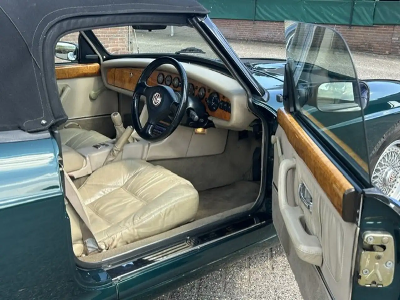 MG RV8 4.0 V8, foto 5
