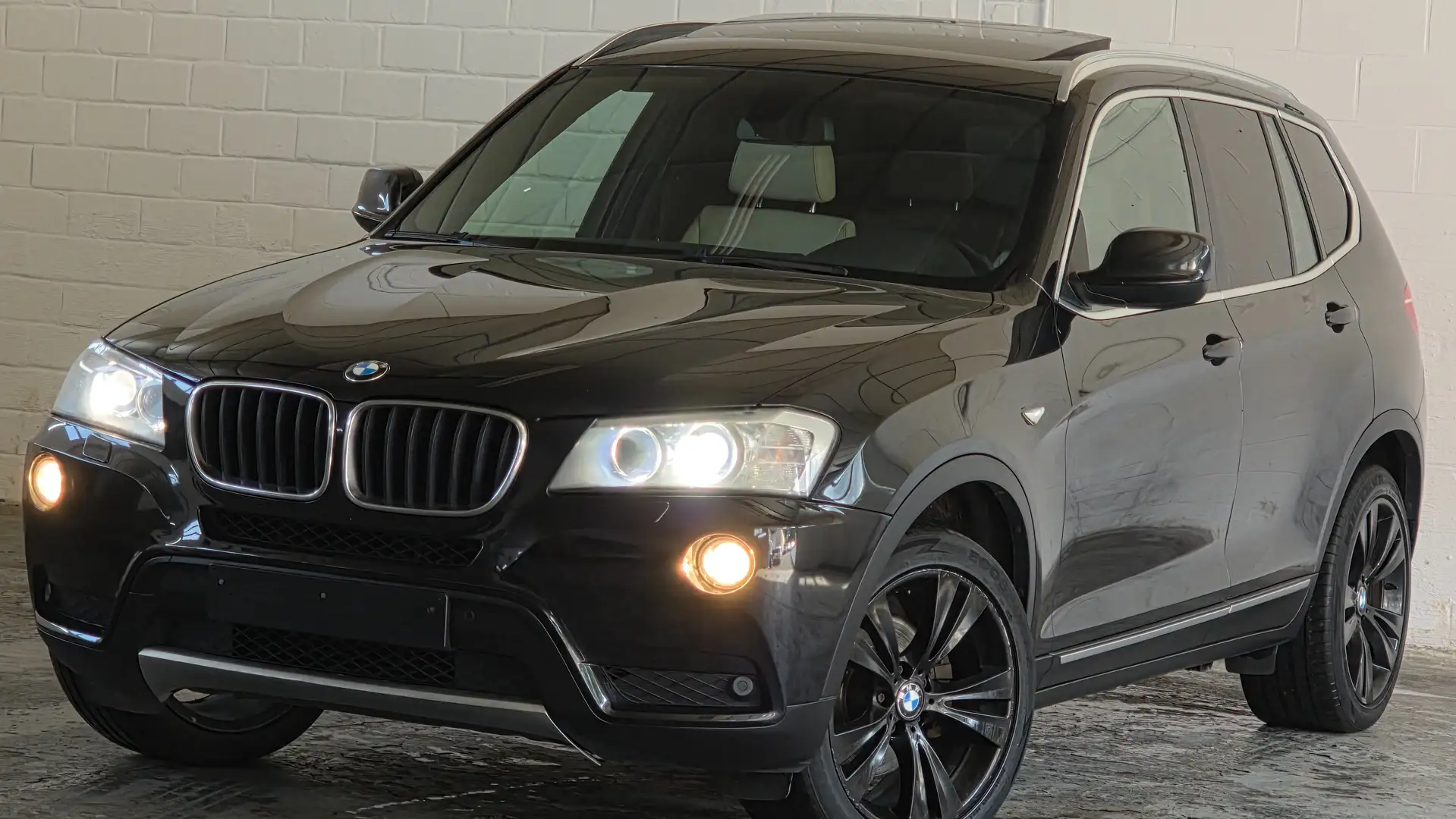 BMW X3 X3 2.0 dA xDrive / Navi / Led / Toit pano / Schwarz - 1