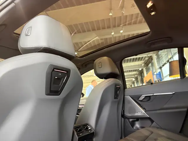 BMW 5 Series view 28