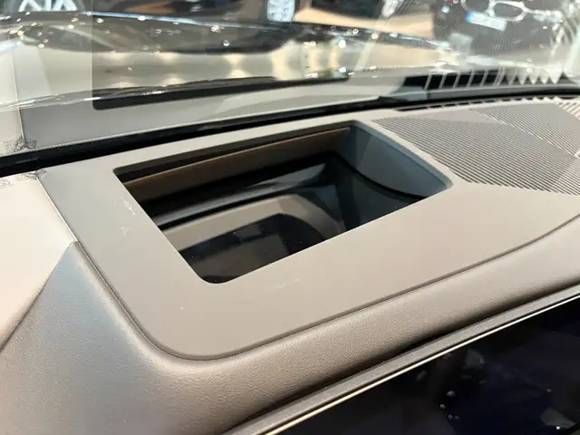 BMW 5 Series view 23