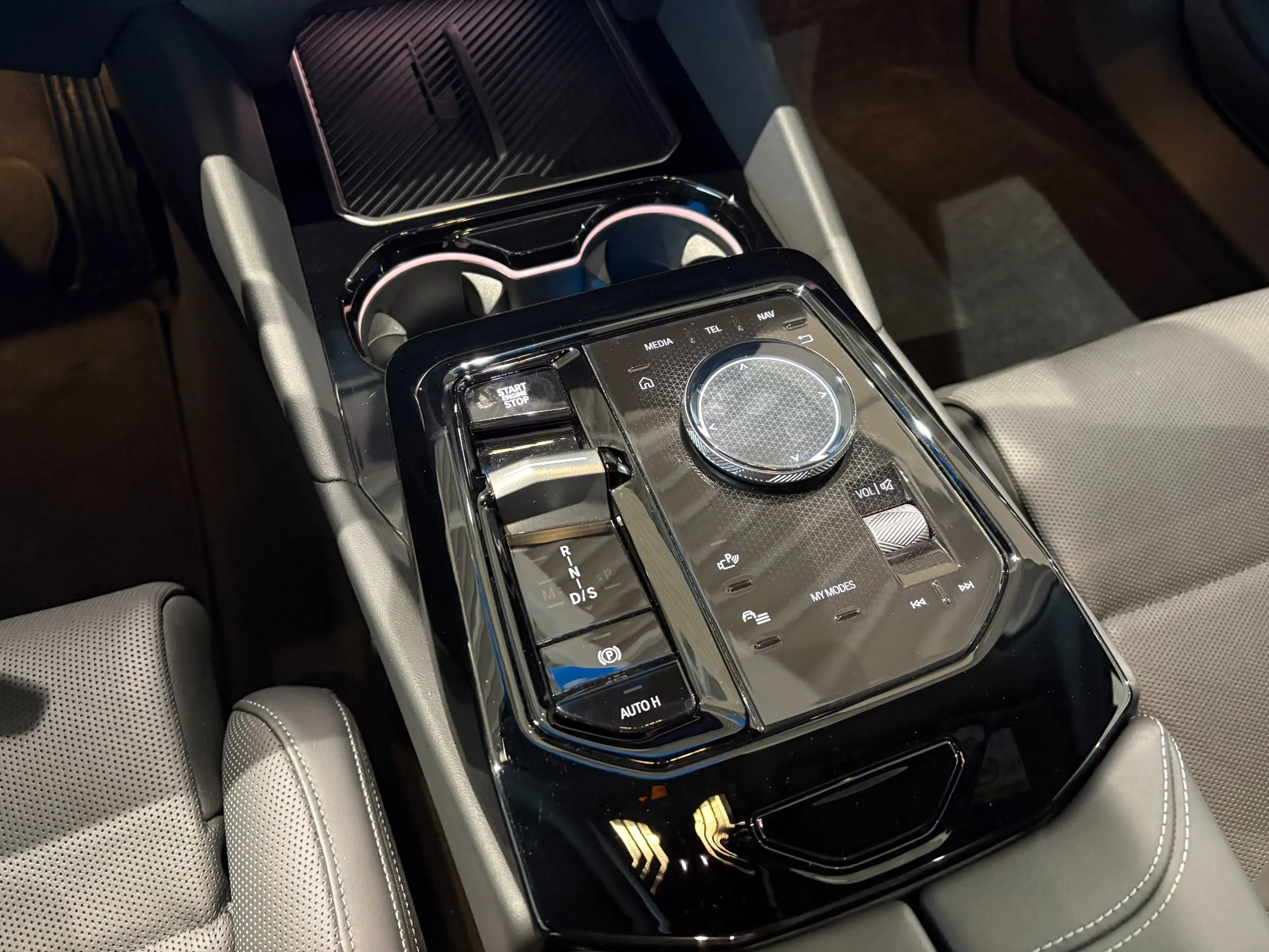 BMW 550 e xDrive Navi Leder Tempom.aktiv Panoramadach Blue — photo 15