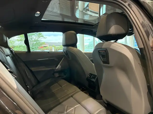 BMW 5 Series view 30