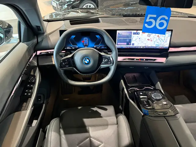 BMW 5 Series view 16