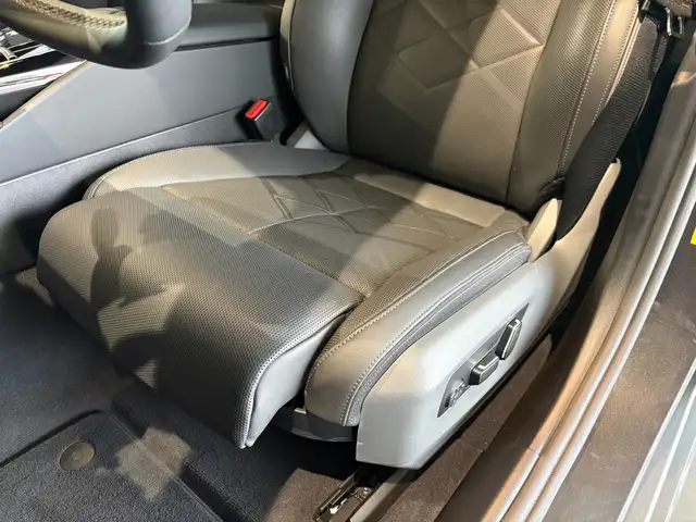 BMW 5 Series view 13