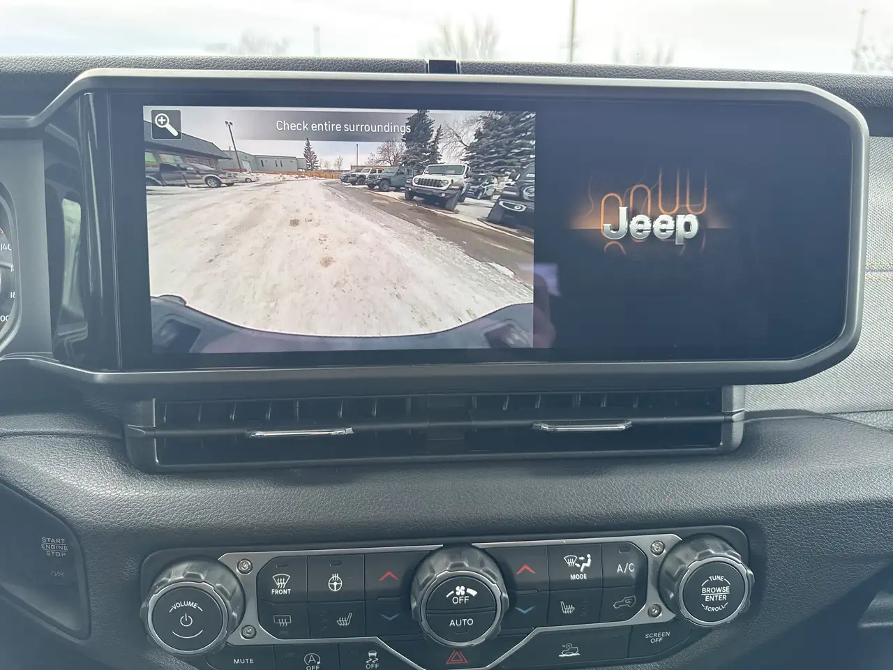 Jeep Gladiator снимка Jeep Gladiator