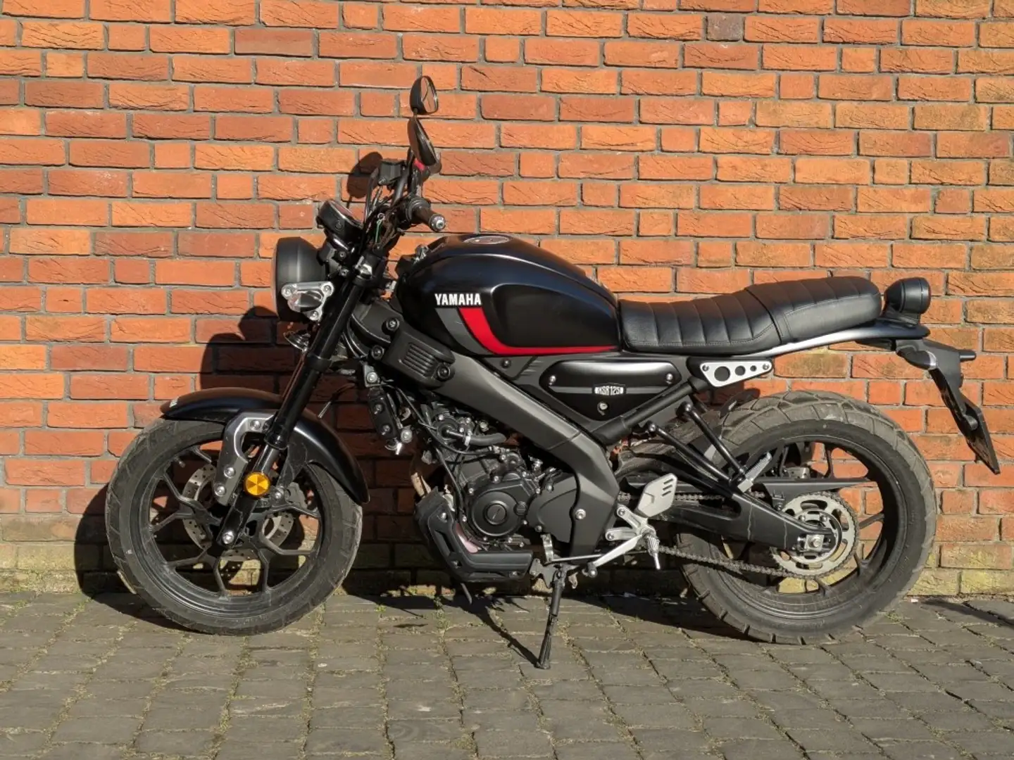 Yamaha XSR 125 Negro - 2