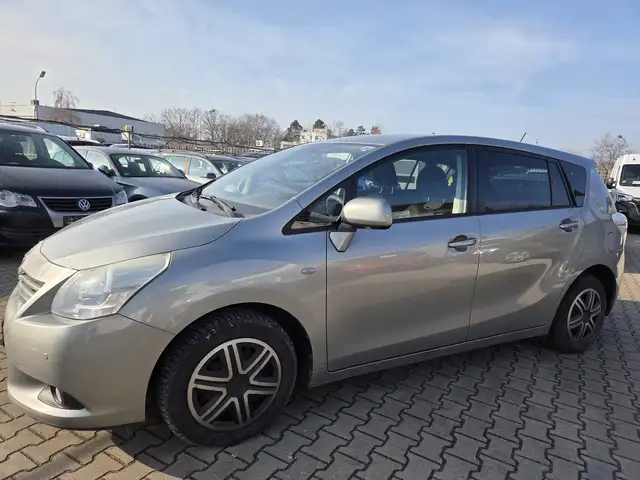 Toyota Verso 2.0 D-4D Travel 7Sitze,AHK,Navi