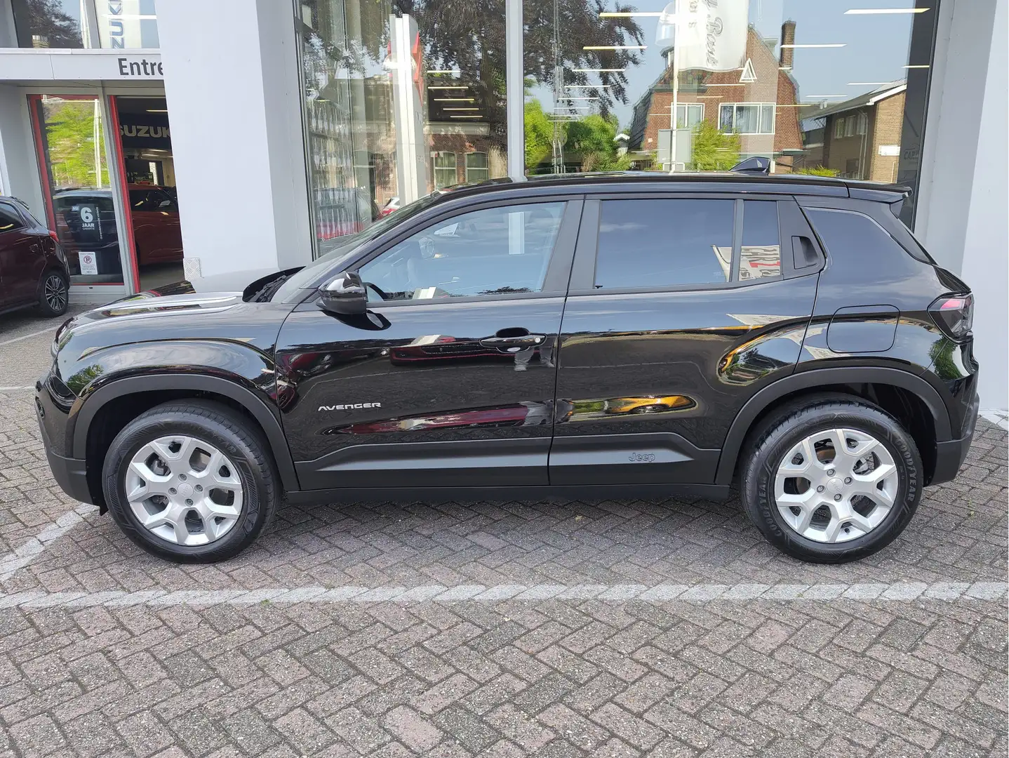 Jeep Avenger 1.2 e-HYBRID LONGITUDE AUTOMAAT Navi | JBL Audio | Schwarz - 2