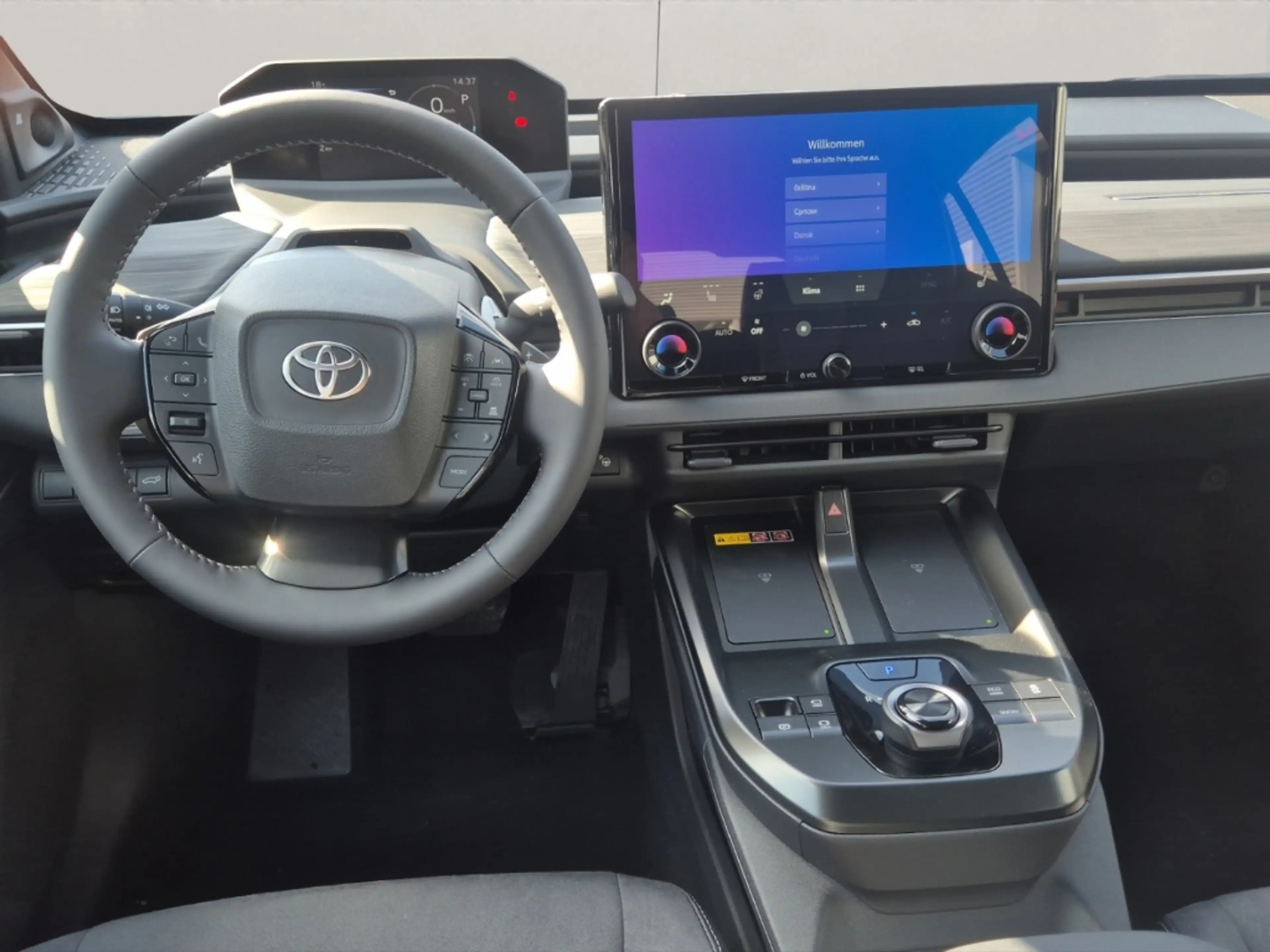 Toyota C-HR+ 4X4+LOUNGE+SKY&SOUND-P+E-PÄRMIE 6000€ — photo 12