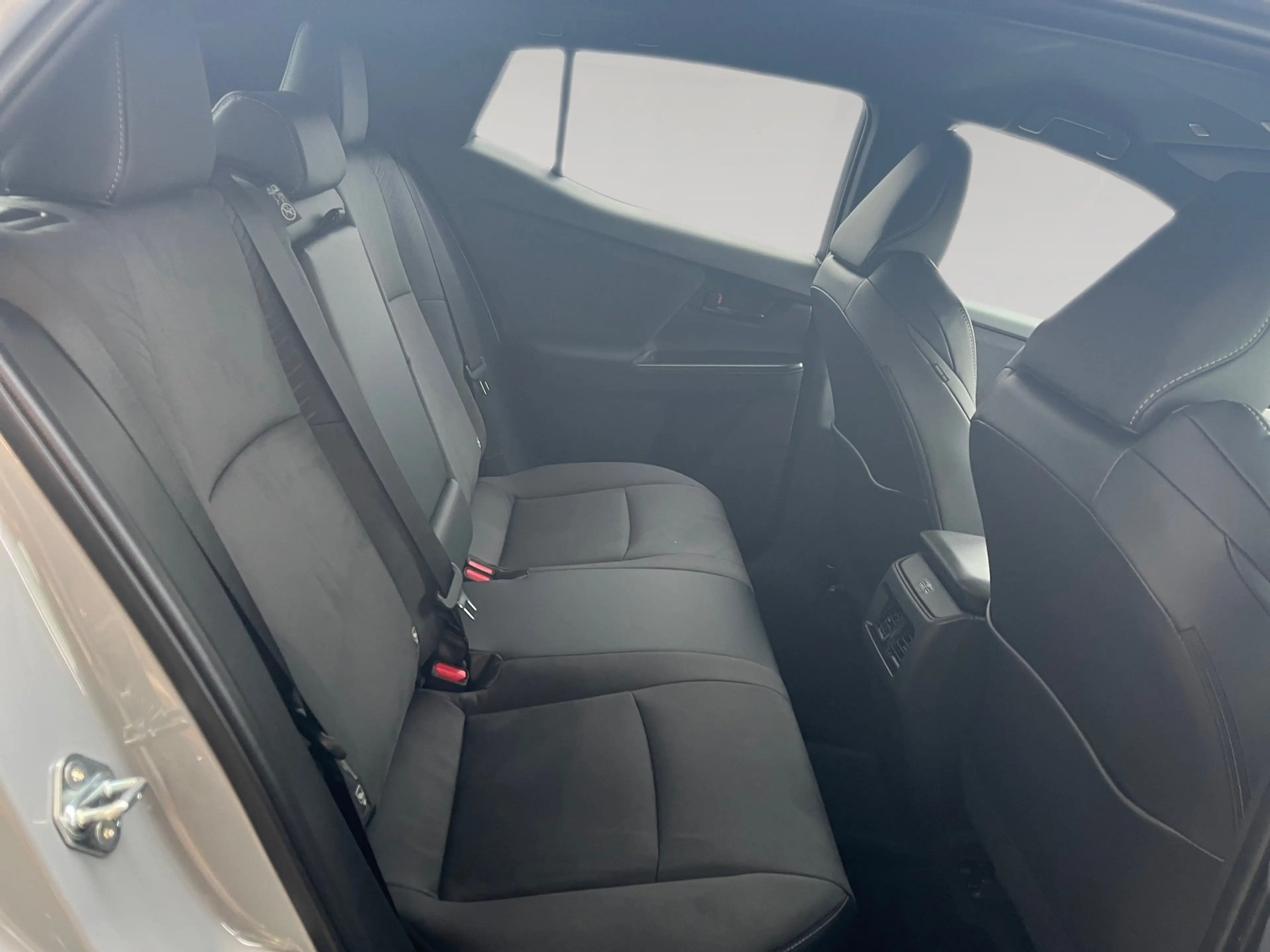 Toyota C-HR + Lounge Elektromotor AWD-i — photo 13