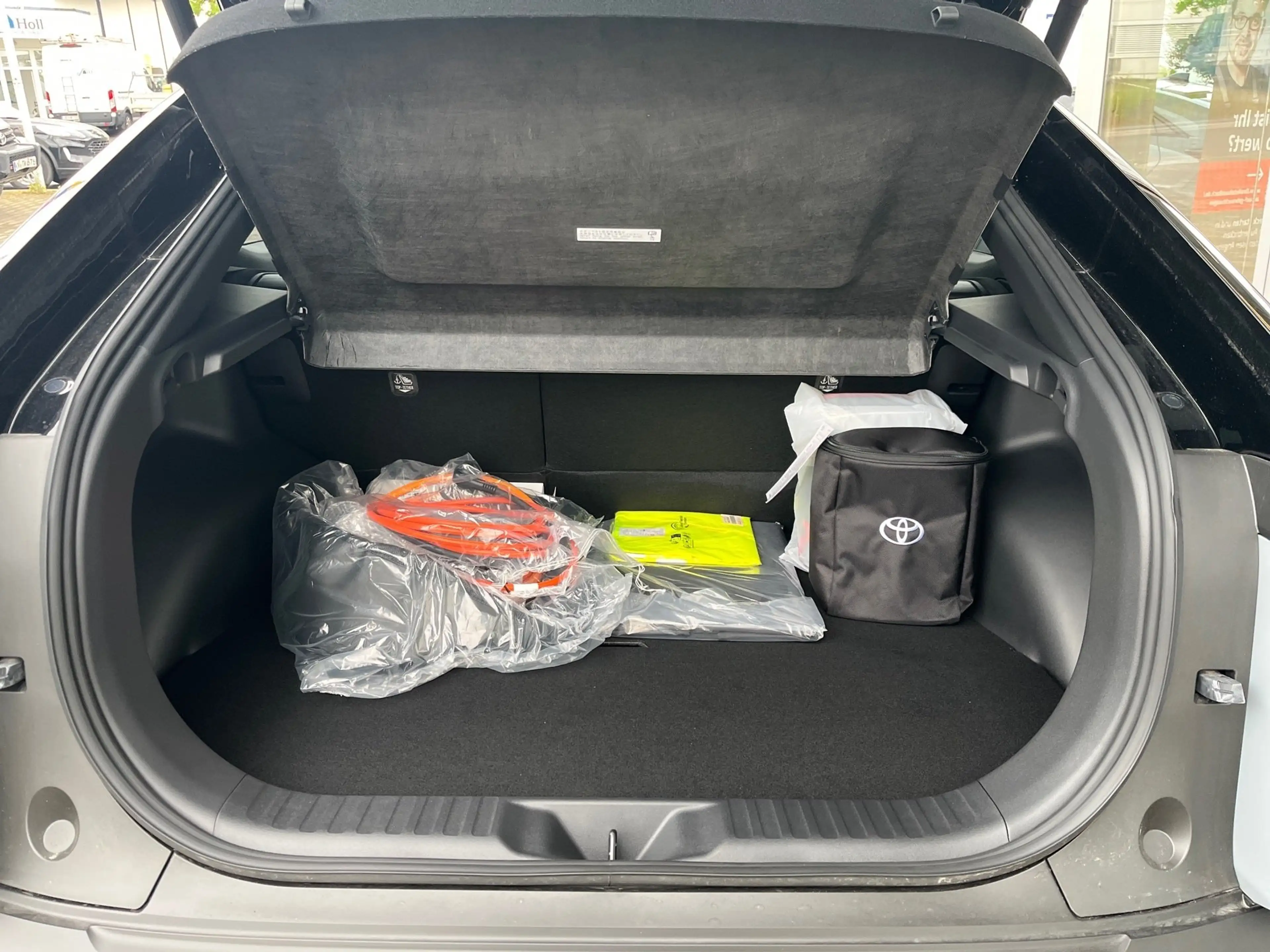 Toyota C-HR + Lounge Elektromotor AWD-i — photo 12