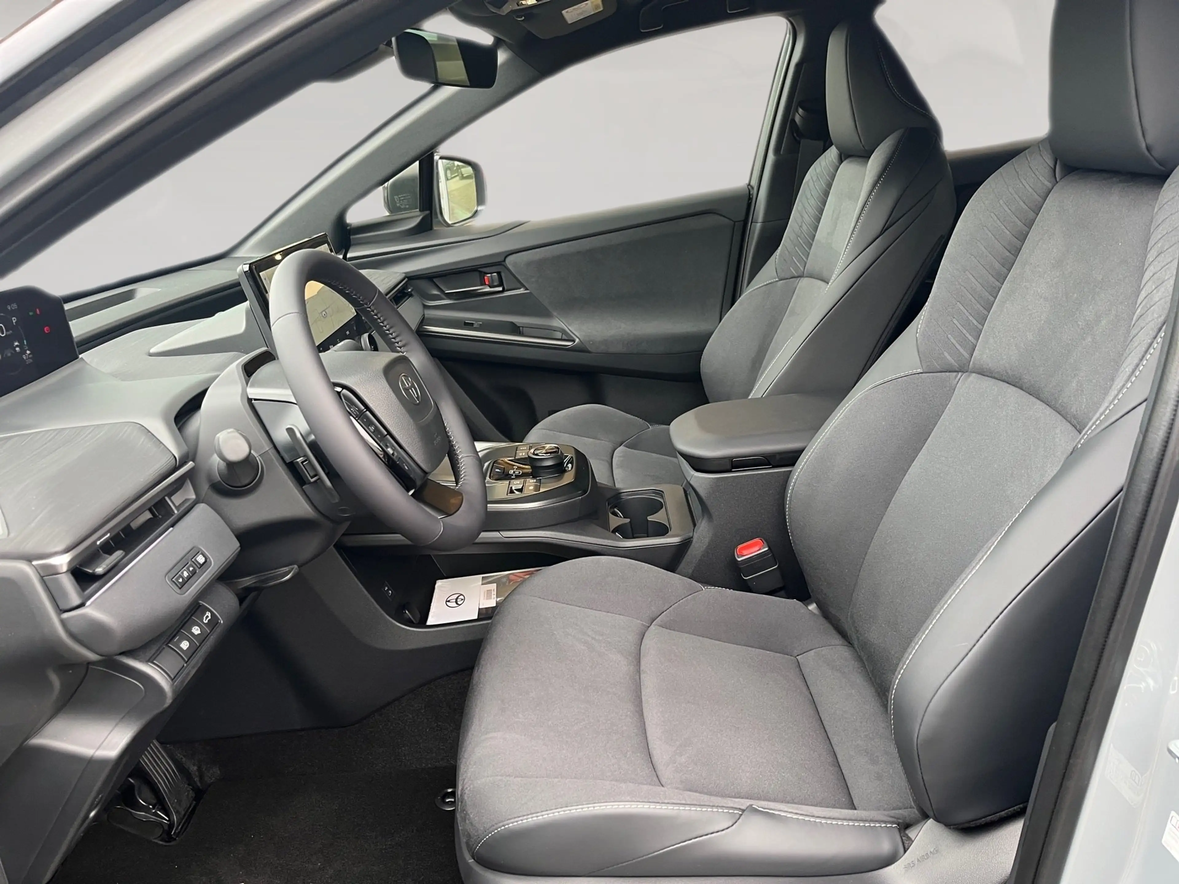 Toyota C-HR + Lounge Elektromotor AWD-i — photo 7