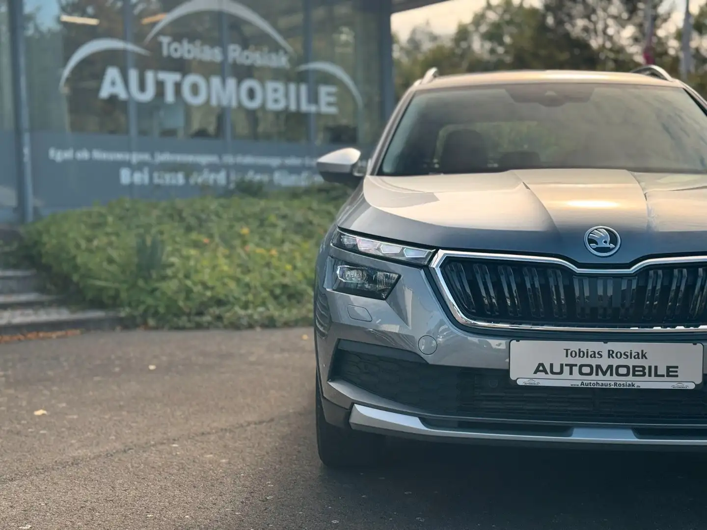Skoda Kamiq Scoutline LED, SH, PDC, Carplay, MFL, Navi Gris - 2