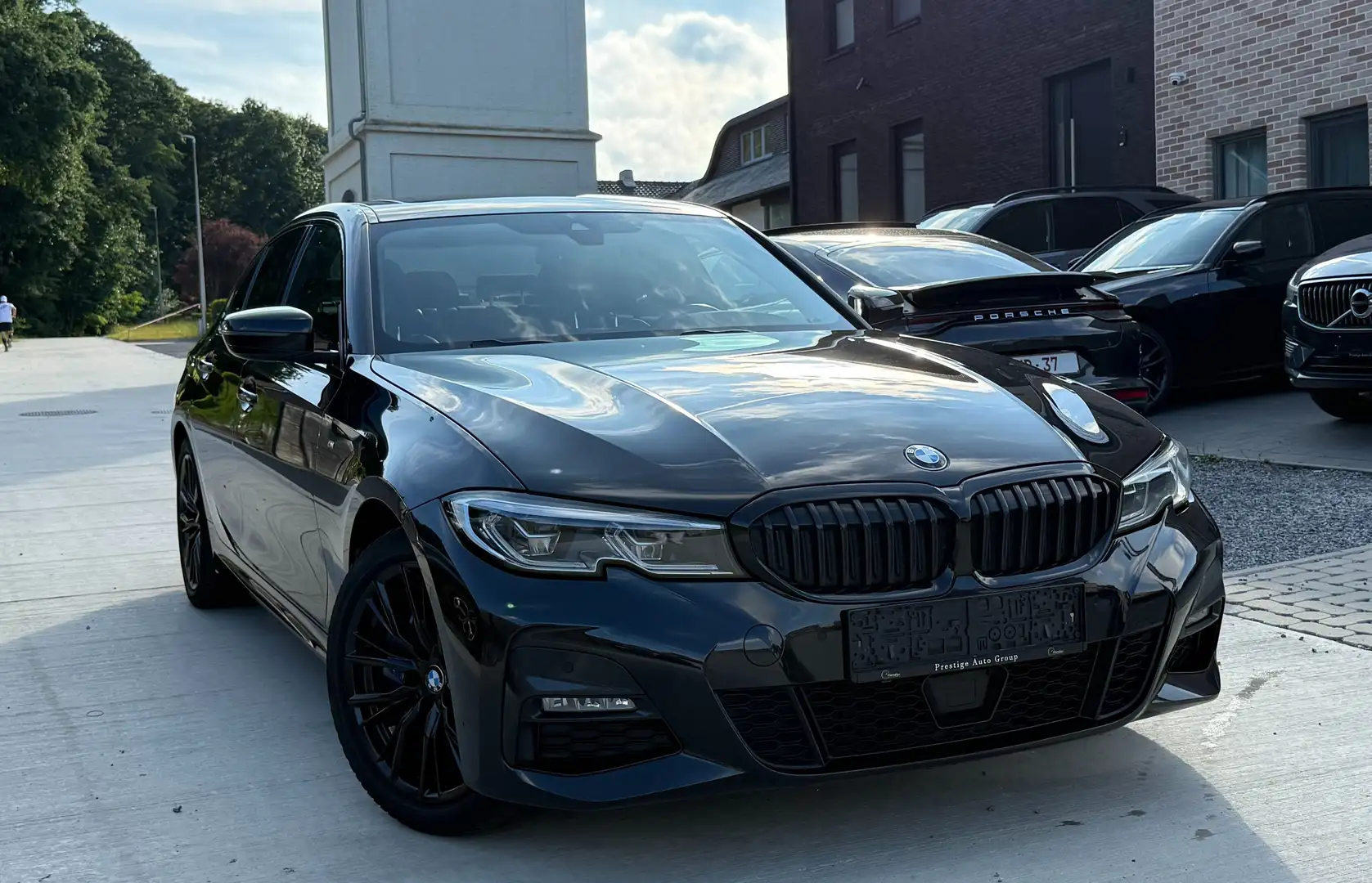 BMW 330 e M-Pack *LASER*Pano*Headsup*Adaptive Cruise* Чорний - 1