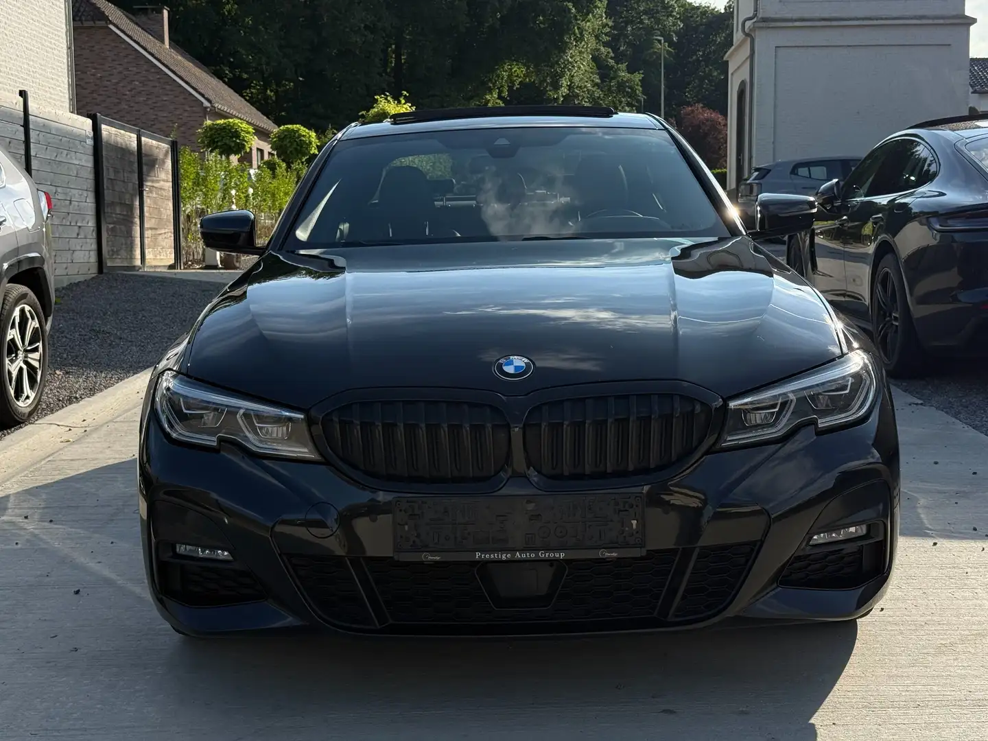 BMW 330 e M-Pack *LASER*Pano*Headsup*Adaptive Cruise* Чорний - 2