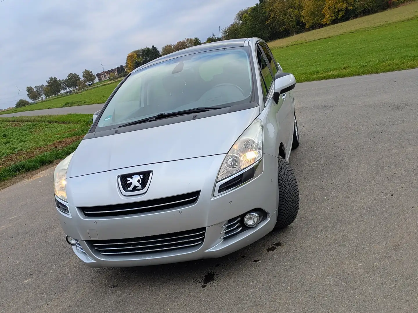 Peugeot 5008 5008 HDI FAP 150Family Silber - 1