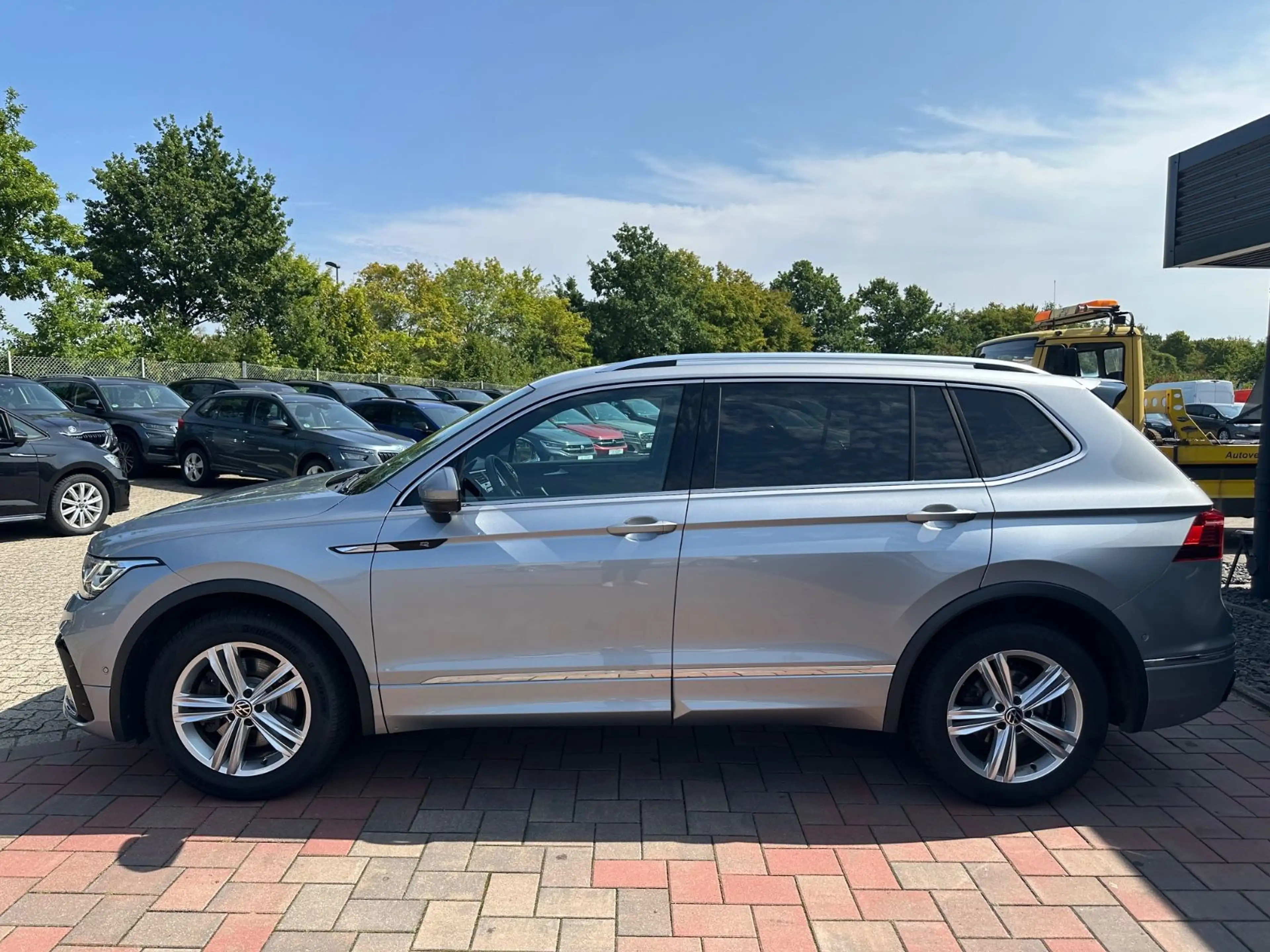 Volkswagen Tiguan Allspace 4M R-LINE*360°*HUD*AHK*DYNAUDIO* — photo 6