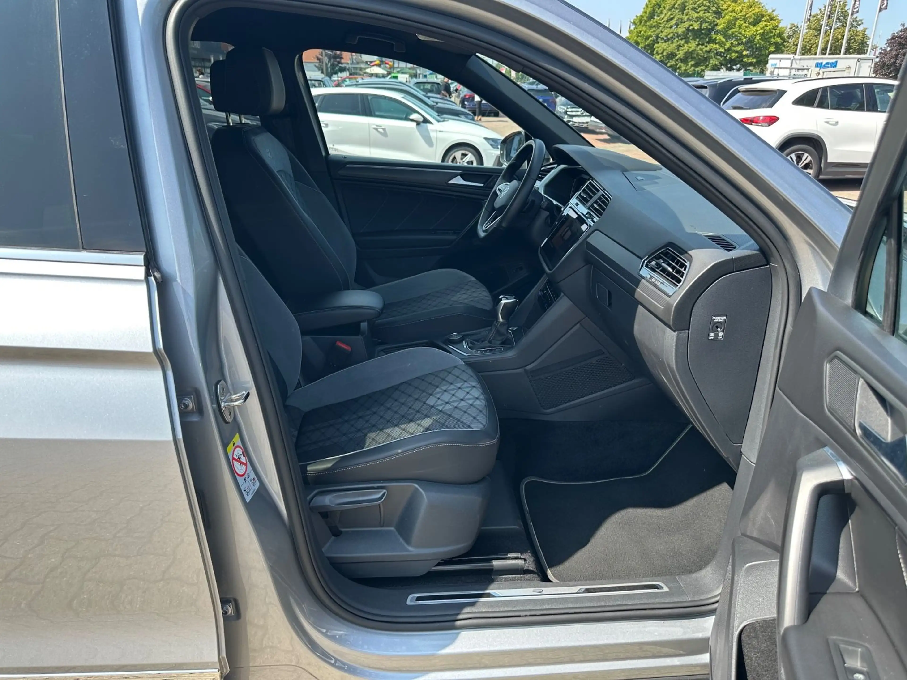 Volkswagen Tiguan Allspace 4M R-LINE*360°*HUD*AHK*DYNAUDIO* — photo 15