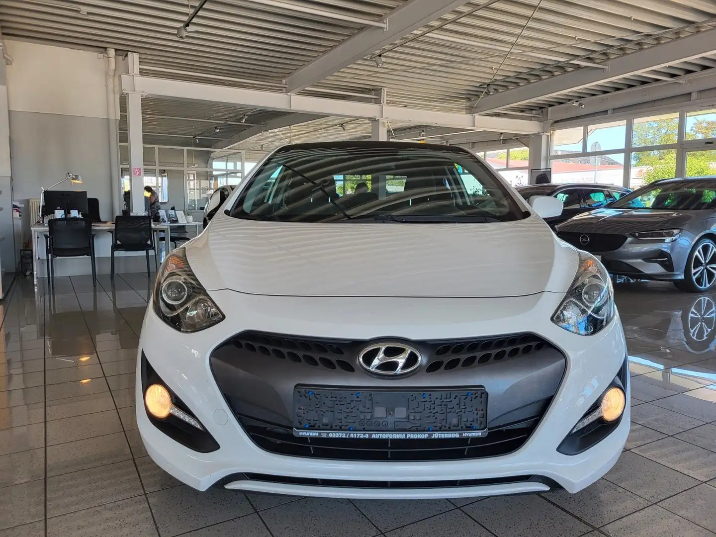 Hyundai i30 Coupe Classic **AU/HU bis 10/2026** 1-Hand Blanc - 2