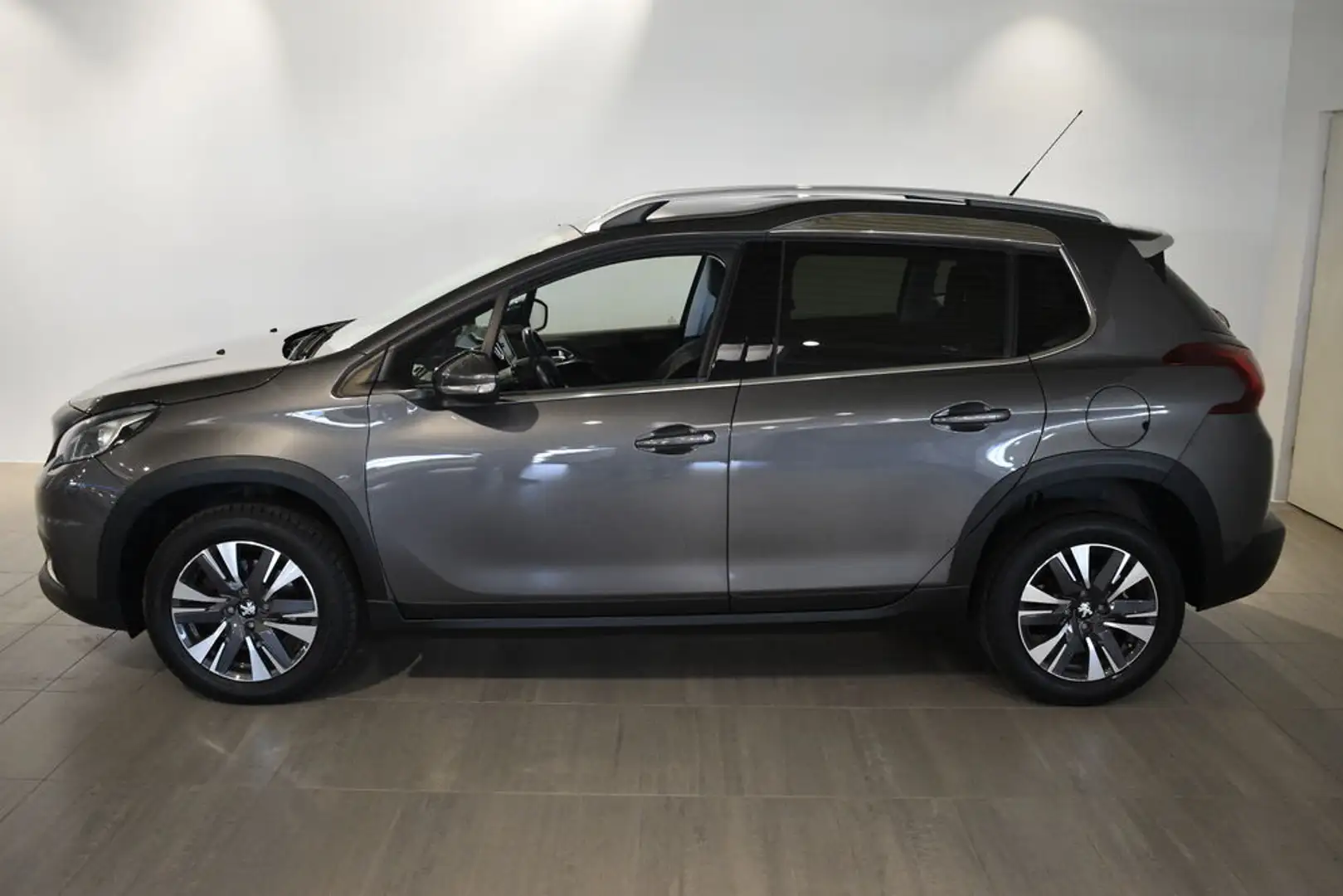 Peugeot 2008 1,5 BlueHDi 100 Allure S&S Gris - 2