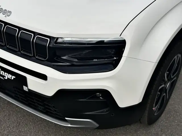 Jeep Avenger view 3