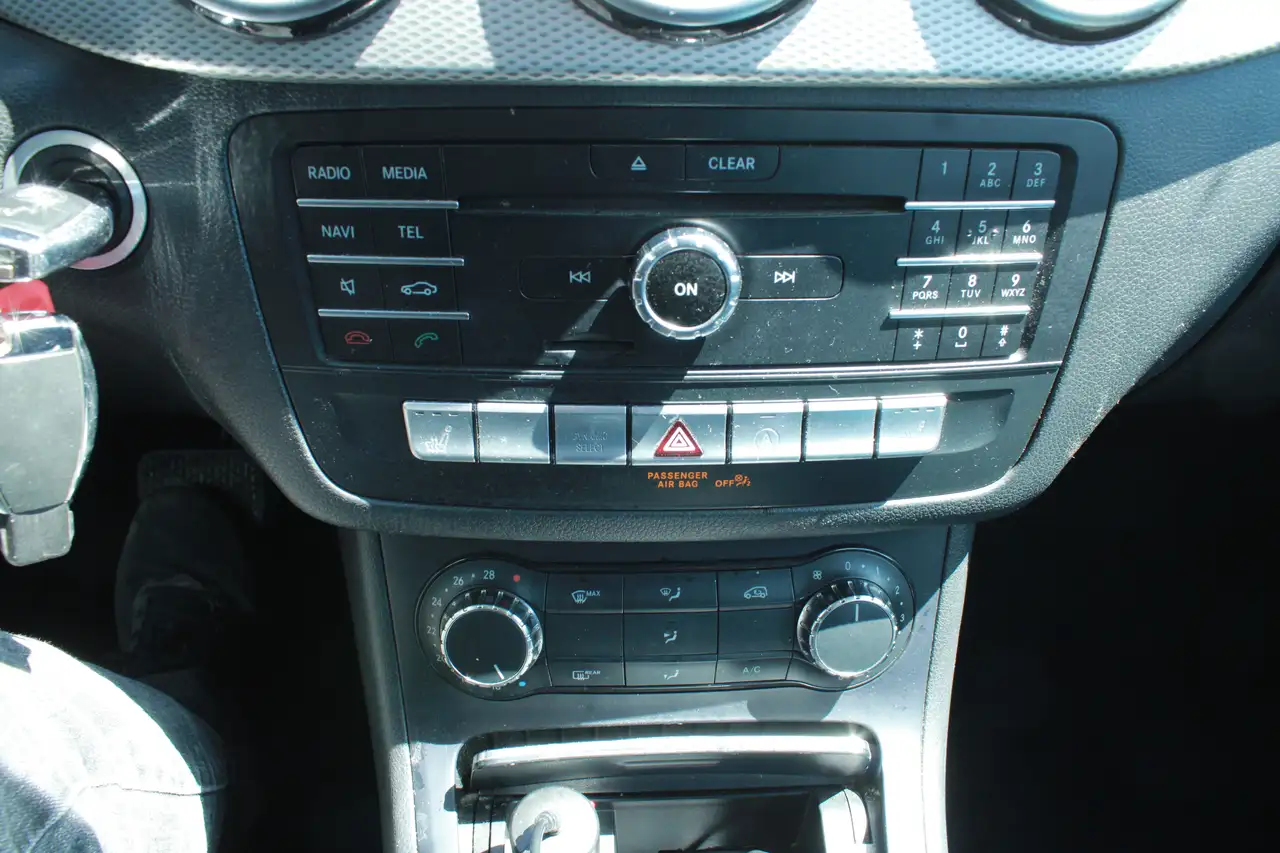 Mercedes-Benz B-Class снимка Mercedes-Benz B-Class