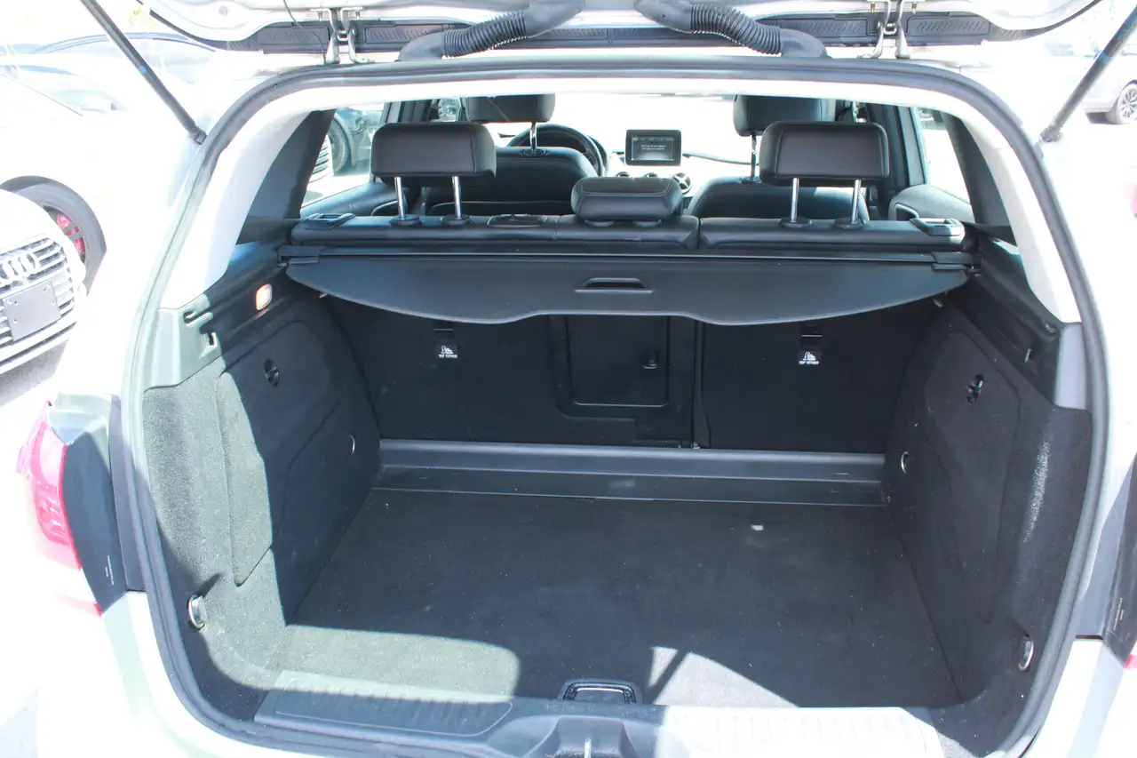 Mercedes-Benz B-Class снимка Mercedes-Benz B-Class