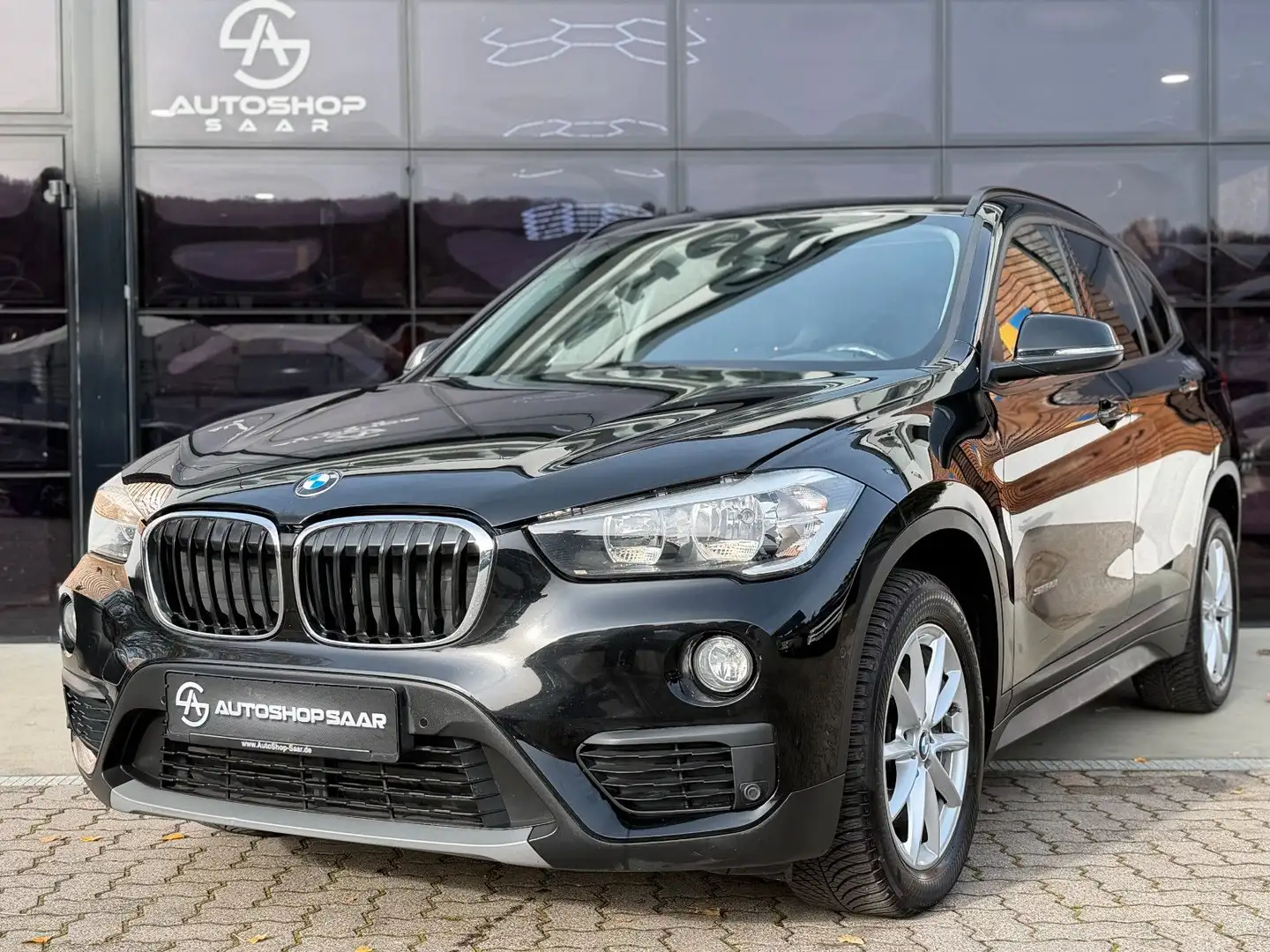 BMW X1 sDrive 18 i Advantage Pano/Automati/Leder/LED Schwarz - 1