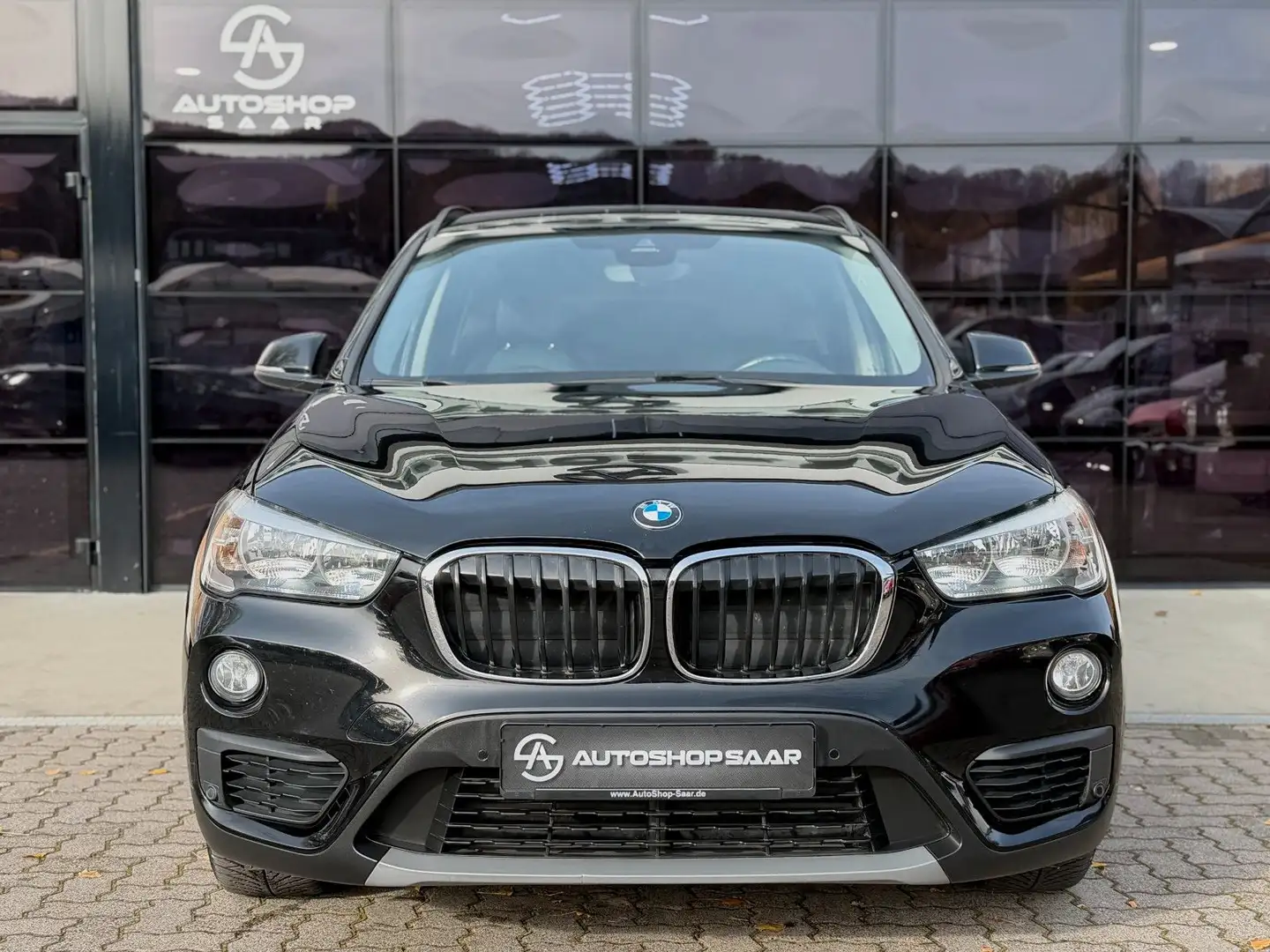 BMW X1 sDrive 18 i Advantage Pano/Automati/Leder/LED Schwarz - 2
