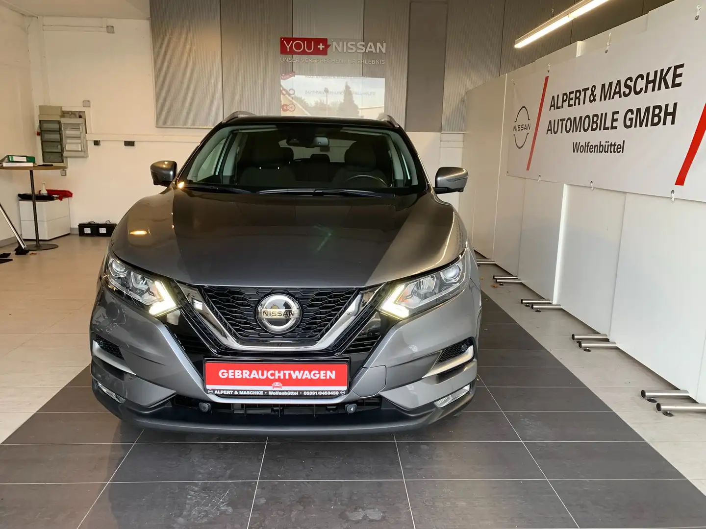 Nissan Qashqai N-Connecta 1,3 Automatik /NAVI/PANO/SHZ/ Grau - 2