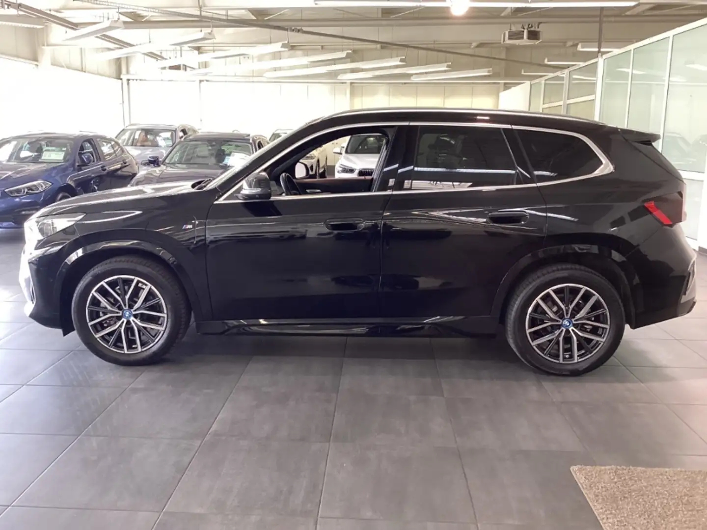 BMW X1 xDrive 25e A M-Sport 18'' HUD AD Pano Navi LED HiF Schwarz - 2
