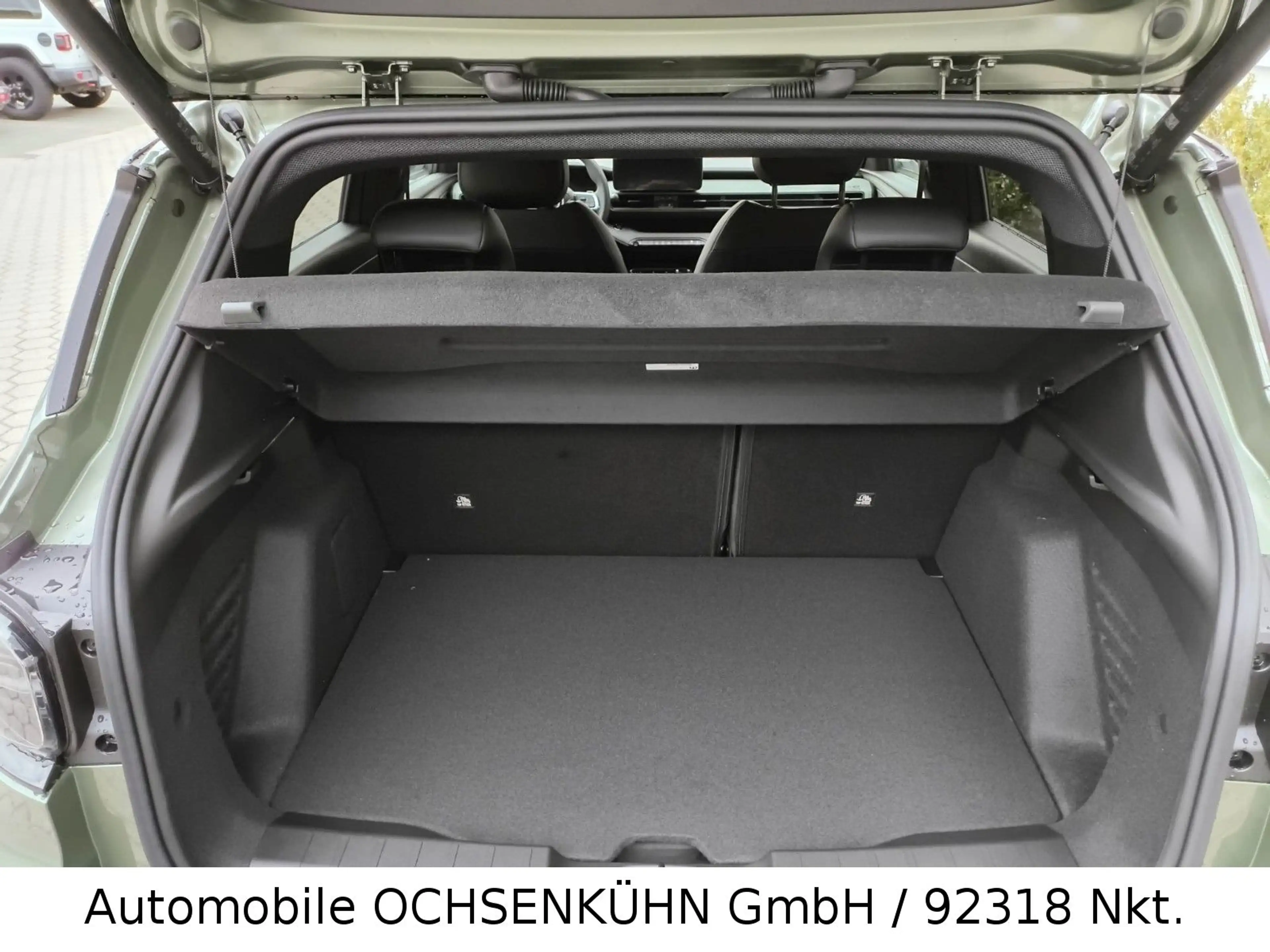 Jeep Avenger 1.2 MHEV 4x4 Overland — photo 12