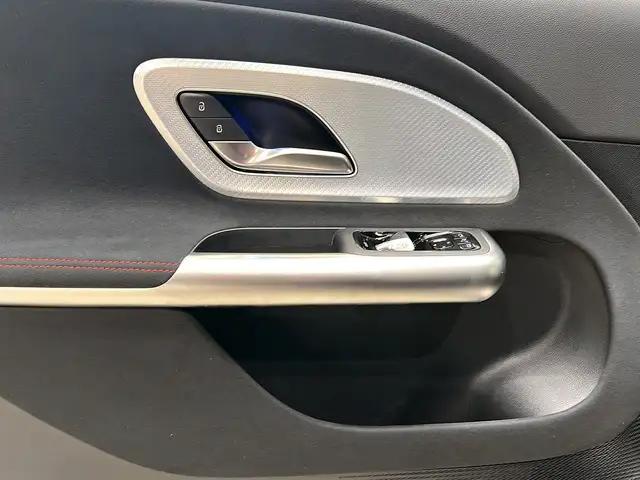 Mercedes-Benz GLB view 13