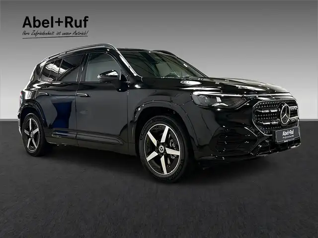 Mercedes-Benz GLB view 3