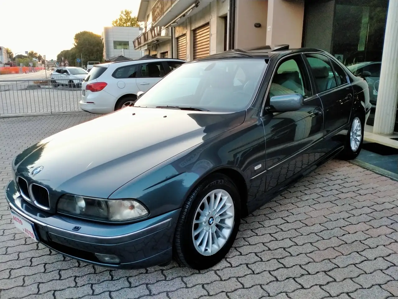 BMW 528 i E39 ATTIVA 193CV TARGA ORIGINALE/PELLE/TETTO/AUT, foto 2