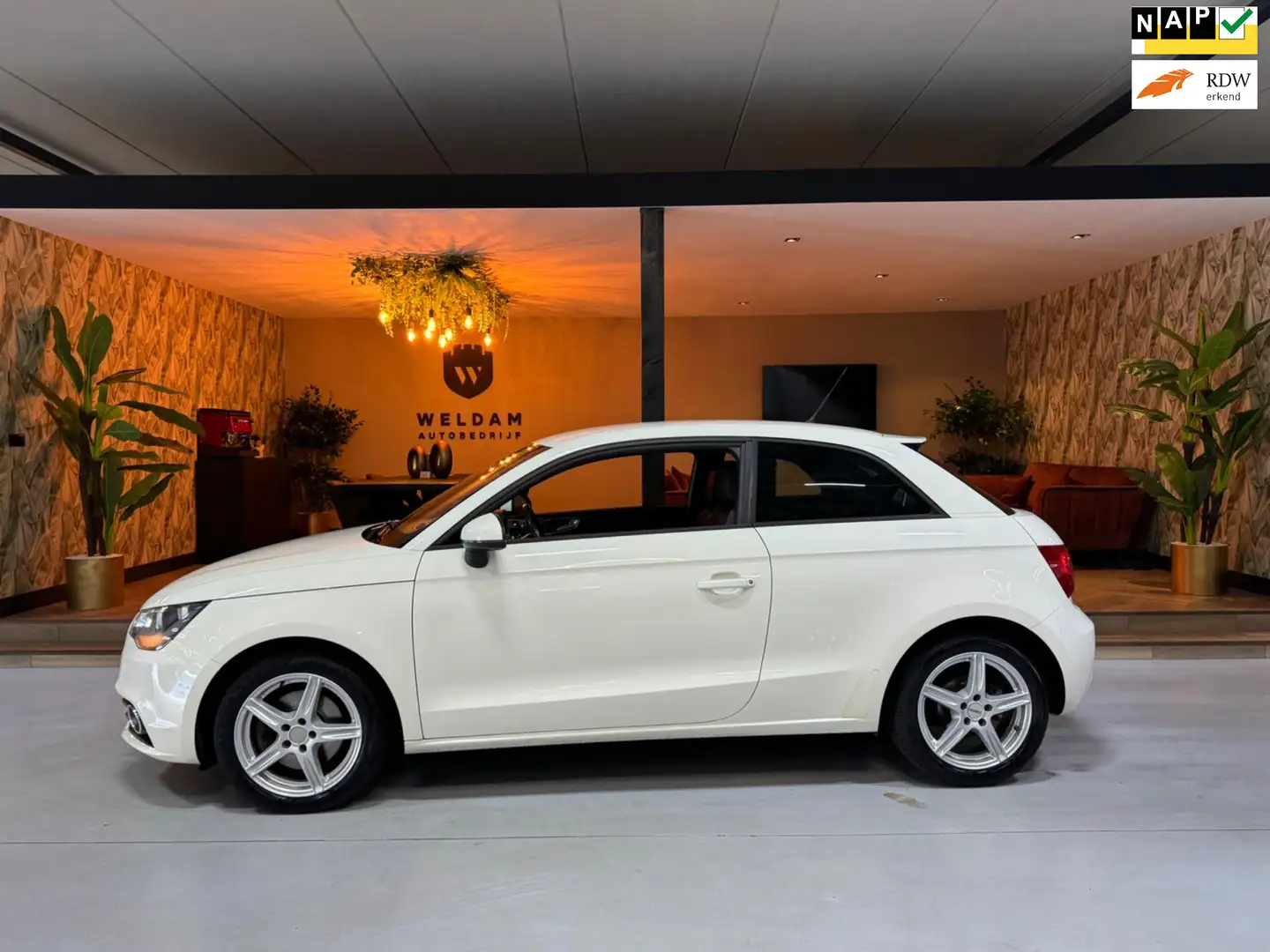 Audi A1 1.4 TFSI Ambition Pro Line Business StoelVW Clima Wit - 1