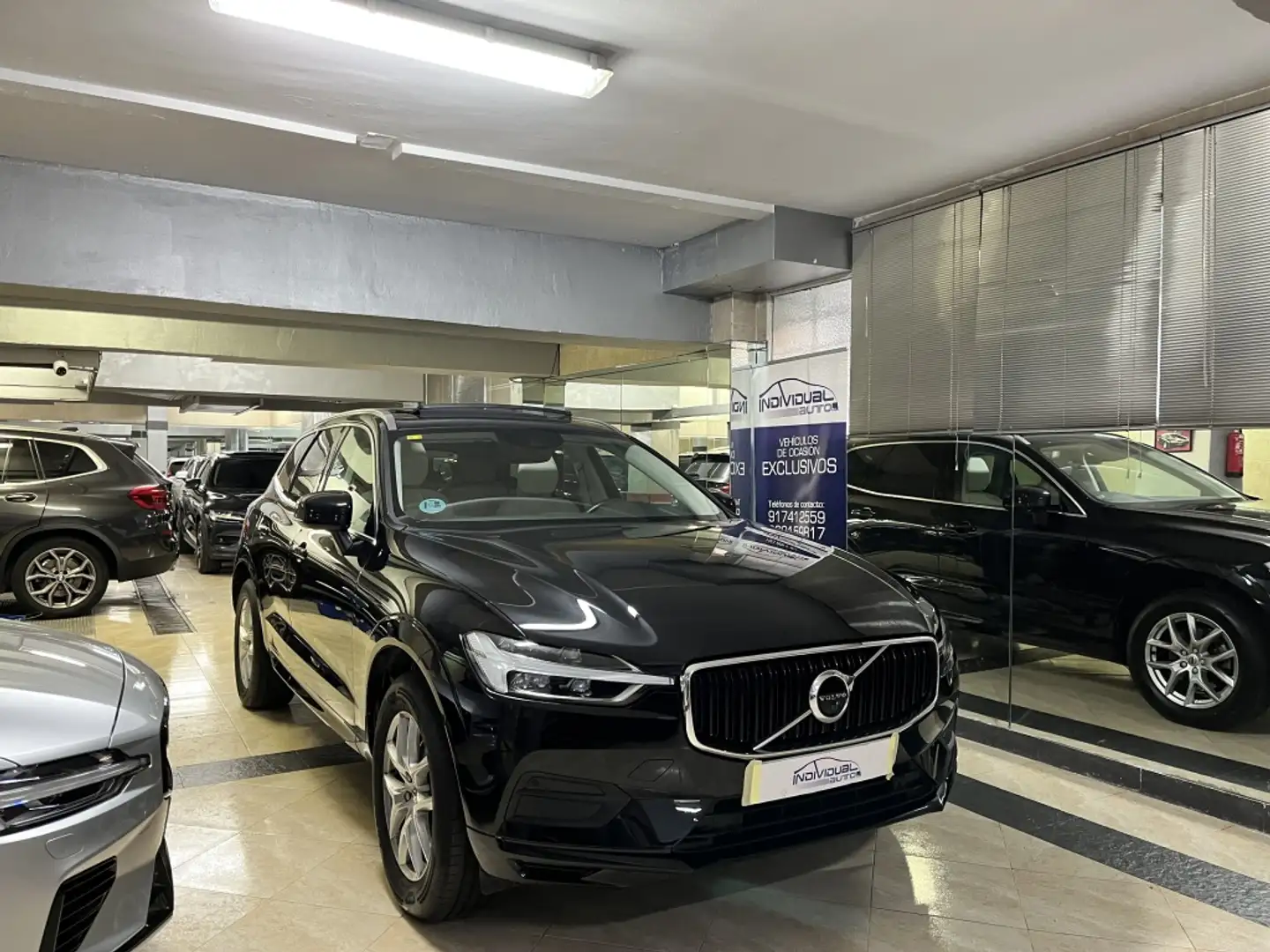 Volvo XC60 D4 Business Plus Aut. Zwart - 1