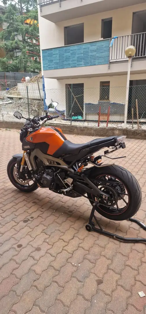 Yamaha MT-09 Arancione - 2