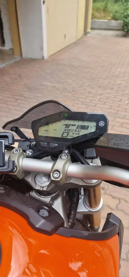Yamaha MT-09 Arancione - 1