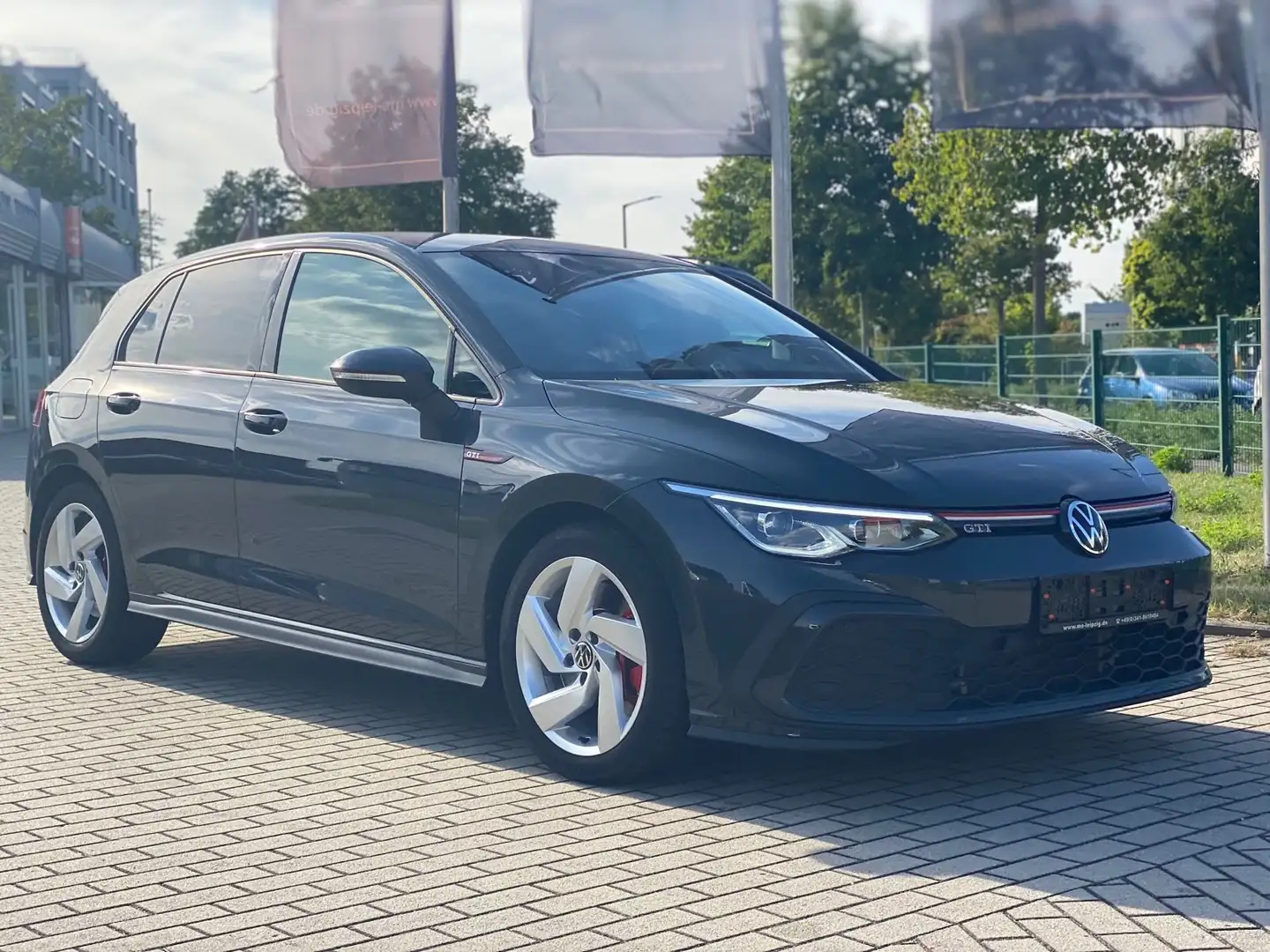 Volkswagen Golf VIII Lim. GTI 2.0 TSI DSG LED Navi PDC Kam Grau - 2