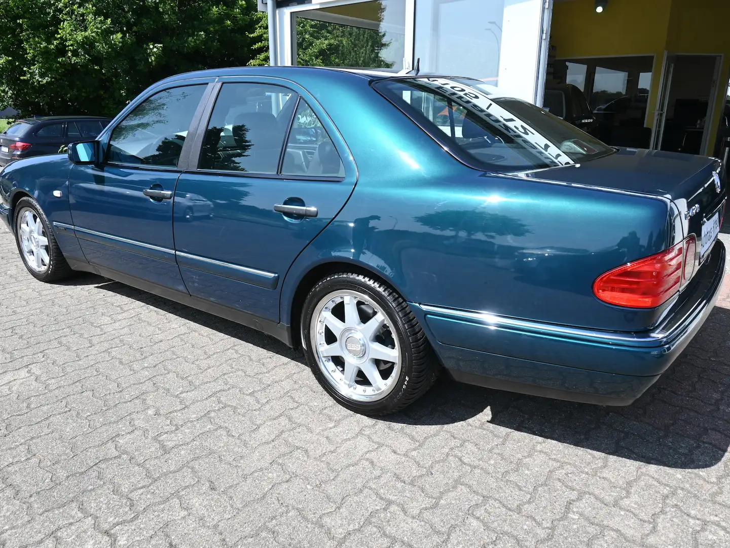 Mercedes-Benz E 420 V8*Avantgarde*Klimaaut eSDach Leder 1.Hand Zielony - 2