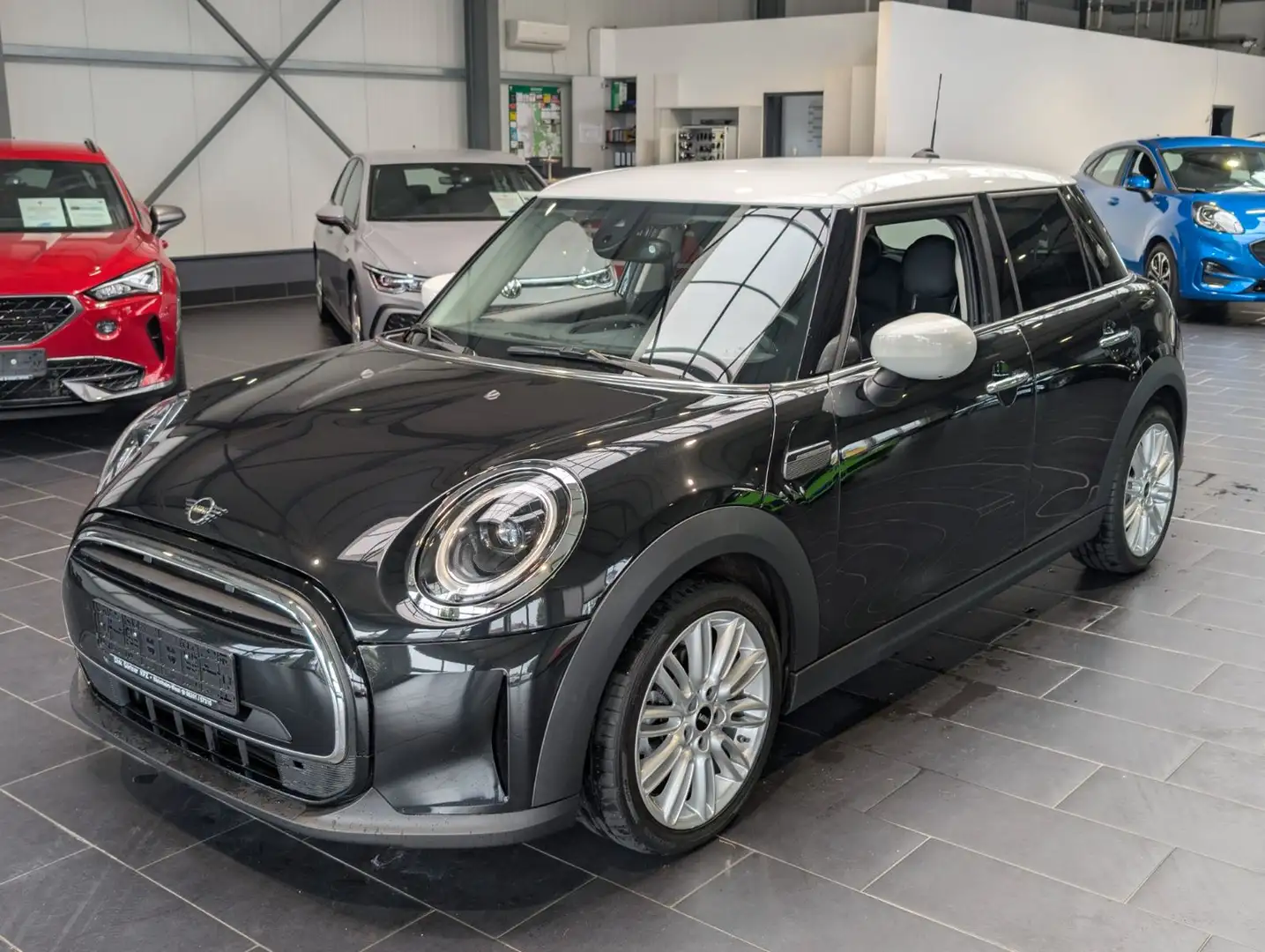 MINI Cooper Aut. Classic Trim Kamera Navi Schwarz - 1
