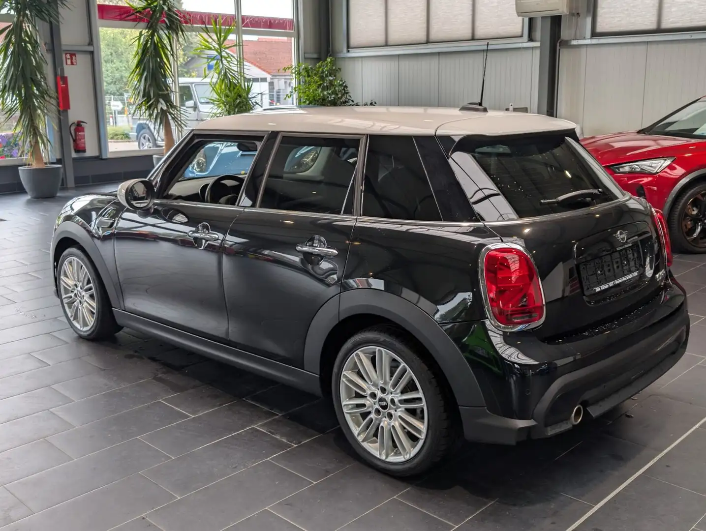 MINI Cooper Aut. Classic Trim Kamera Navi Schwarz - 2